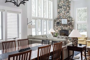 Dining - Suttons Bay Beach House (Suttons Bay)