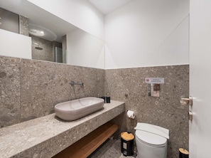 Hair dryer, towels - Radical Retreat - 2BR, Central Athens (Athina)