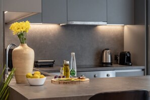 Fridge, microwave, oven, stovetop