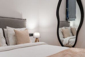 2 bedrooms, iron/ironing board, WiFi, bed sheets - Radical Retreat - 2BR, Central Athens (Athina)