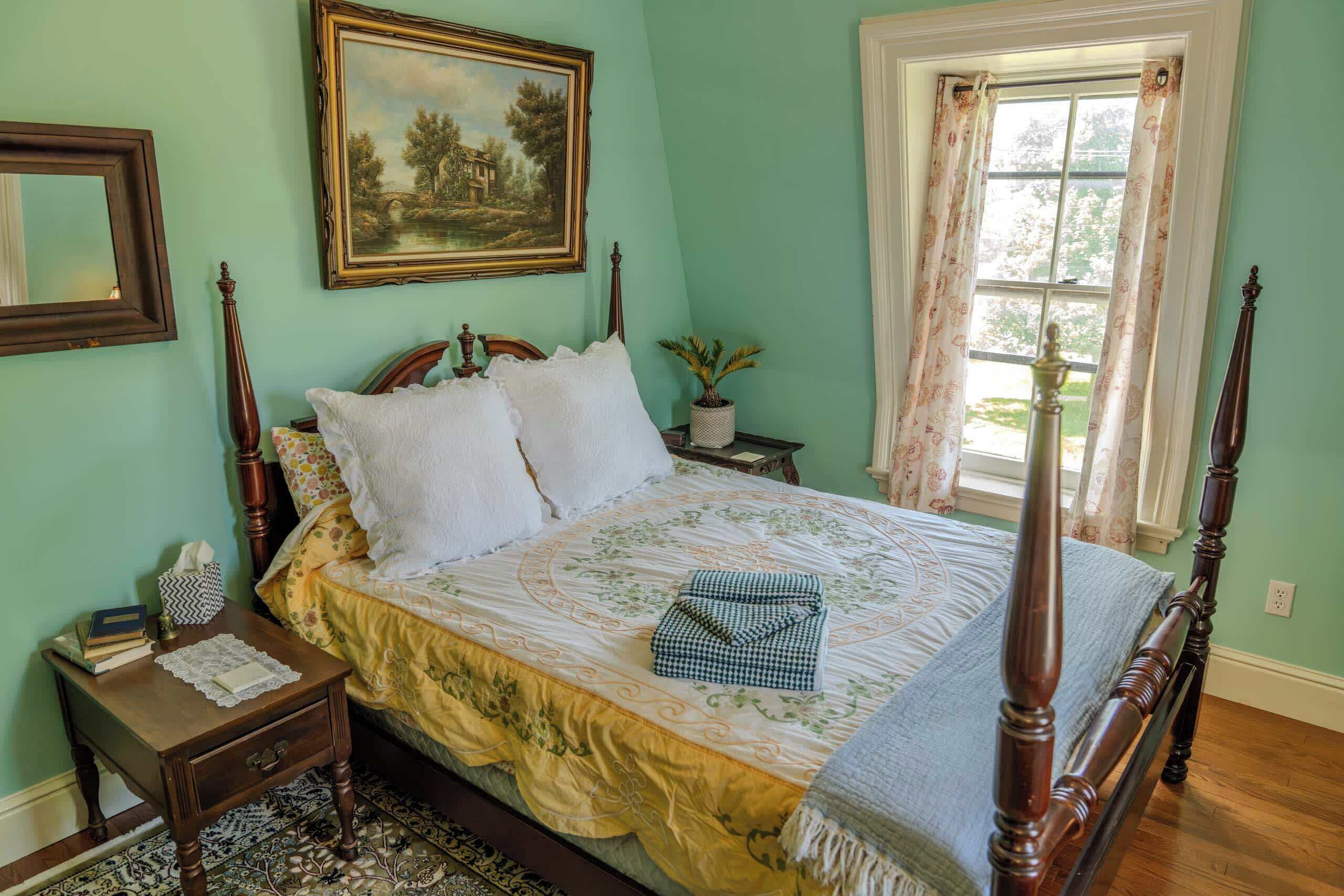 6 bedrooms, desk, iron/ironing board, free WiFi