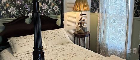 6 bedrooms, iron/ironing board, free WiFi, bed sheets