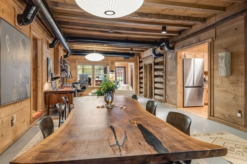 Red Barn Retreat by Carolina Mornings| Pool, Hot Tub & Yoga Studio+Biltmore Pass