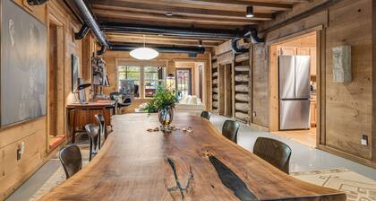 Red Barn Retreat by Carolina Mornings| Pool, Hot Tub & Yoga Studio+Biltmore Pass