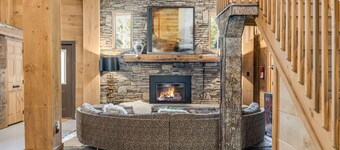 Red Barn Retreat by Carolina Mornings| Pool, Hot Tub & Yoga Studio+Biltmore Pass