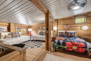 مكتب ومكواة/لوح كي وواي فاي مجانًا وملاءات أسرّة