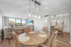 Dining - Waterfront Condo | Short Walk to Tigertail Beach (Marco Island)