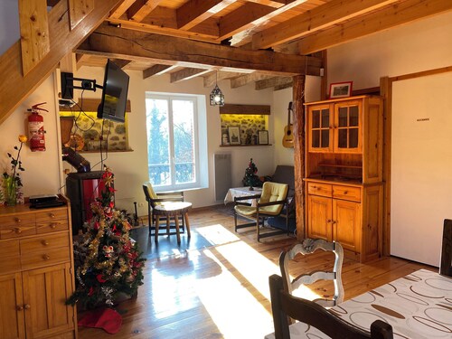 Moulin creusois gîte familial 10 pers. + studette + roulotte + salle culturelle