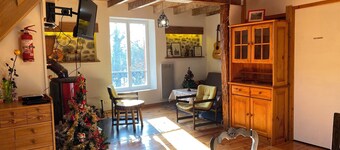 Moulin creusois family gîte 10 pers. + studette + roulotte + cultural room