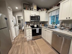 Frigorífic, microones, forn i placa de cuina 