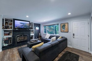 TV, fireplace