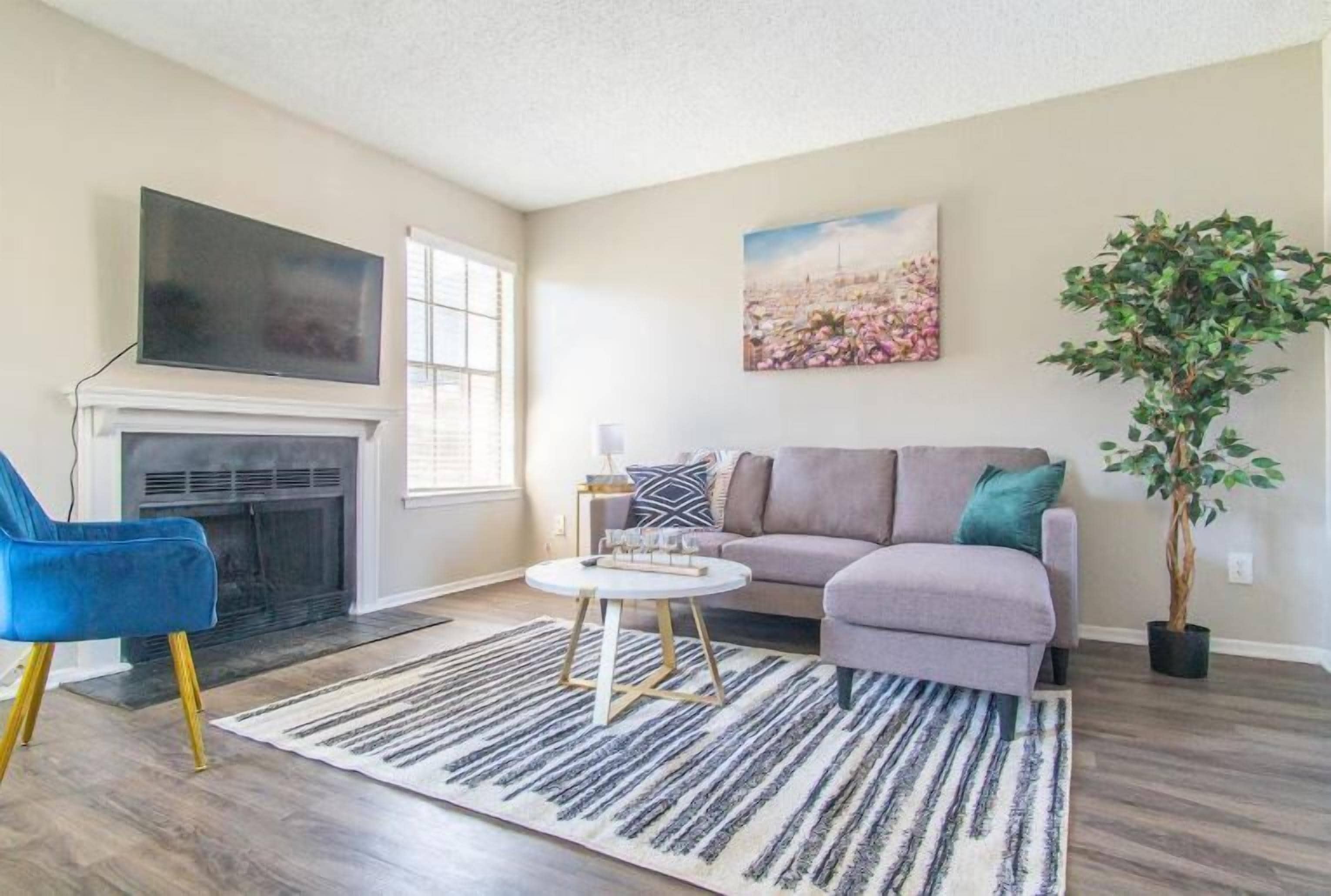 TV, peis og kontorer