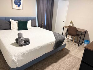 1 slaapkamer, een strijkplank/strijkijzer, wifi, beddengoed