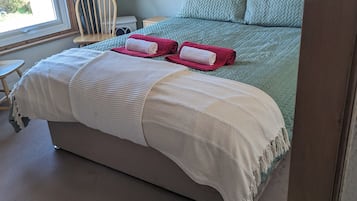 Iron/ironing board, WiFi, bed sheets