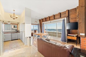 Smart TV, fireplace - Perfect For Families! Toes In Sand, Amazing Views (Ventura)