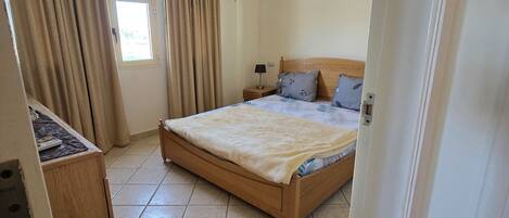 2 bedrooms, iron/ironing board, free WiFi