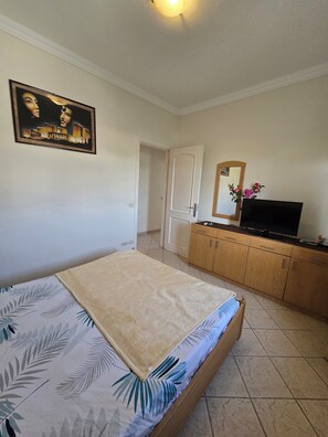 2 makuuhuonetta, silitysrauta/-lauta, ilmainen Wi-Fi