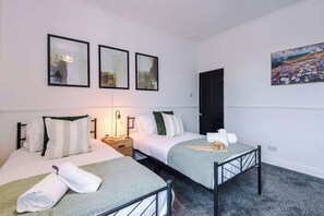 2 bedrooms, desk, iron/ironing board, WiFi