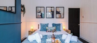 Lovely 2 Bed Home, Perfect for Business, Sleeps 6!