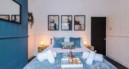 Lovely 2 Bed Home, Perfect for Business, Sleeps 6!