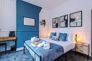 2 Schlafzimmer, Schreibtisch, Bügeleisen/Bügelbrett, WLAN