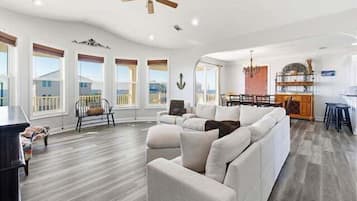 Smart TV, libros, estéreo