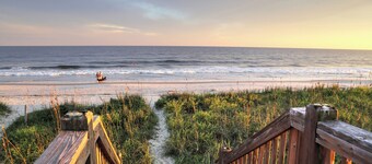 NEW Coastal Retreat • Fire Pit • Golf Escape • 3 mi to Holden Beach • Sleeps 6
