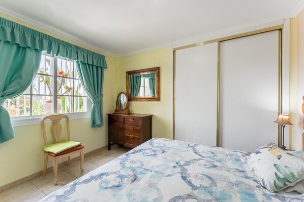 Huoneisto | 1 makuuhuone, silitysrauta/-lauta, vuodevaatteet