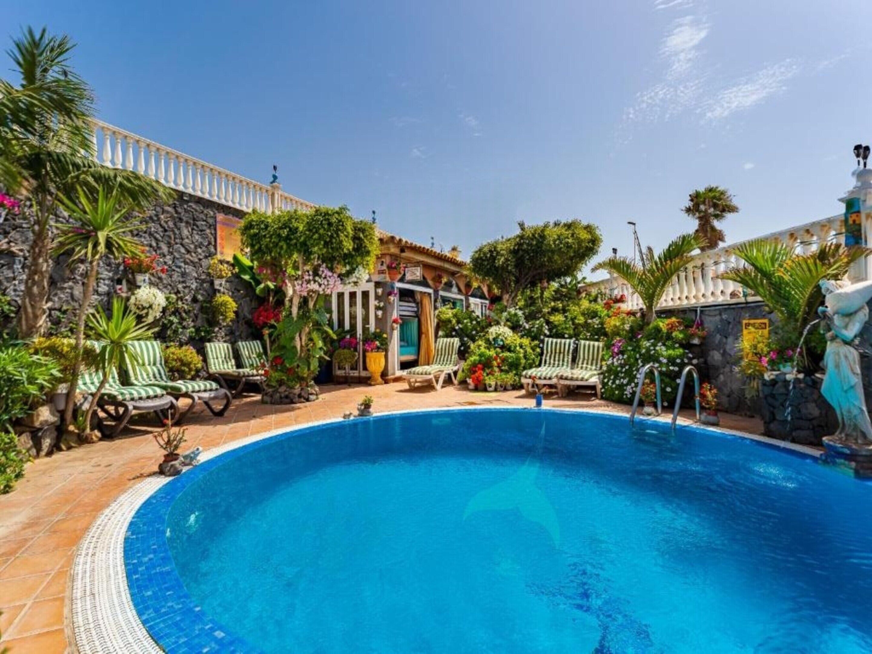 Apartamento | Piscina | Una piscina al aire libre, una piscina climatizada