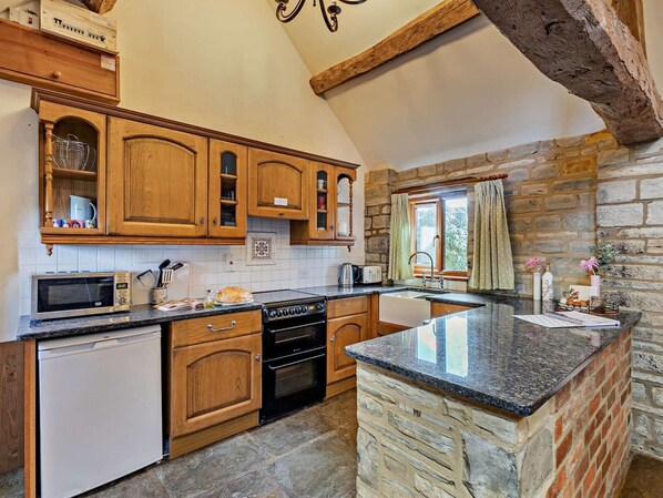 Fridge, cookware/dishes/utensils