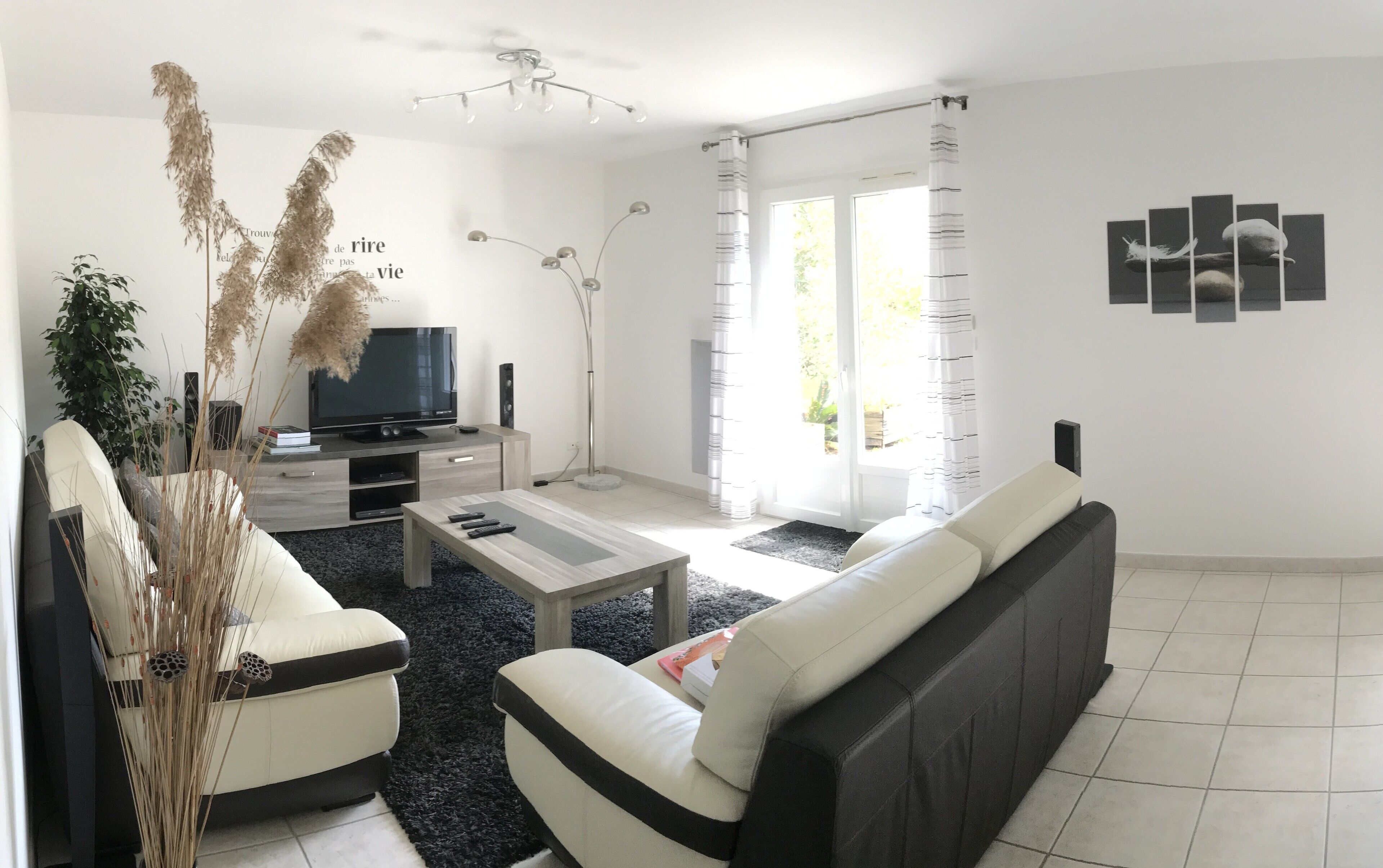 تلفزيون ذكي، ألعاب فيديو، مشغل دي في دي، ستيريو