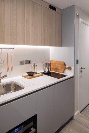 微波炉、烤箱、炉灶、厨具/餐具