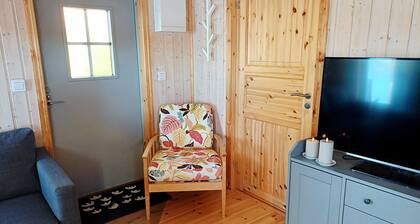 Cozy cottage by the lake, 3 pers, WIFI, private lake access, 1 bedroom