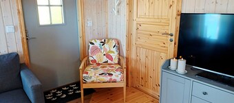 Cozy cottage by the lake, 3 pers, WIFI, private lake access, 1 bedroom