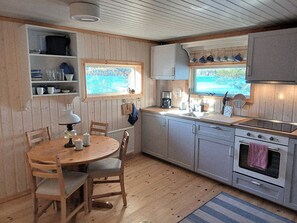 Fridge, oven, stovetop, coffee/tea maker