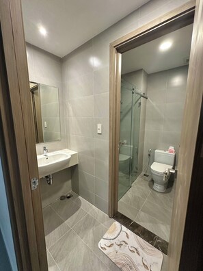 Shower, towels, soap, toilet paper