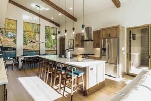 Refrigerador, microondas, horno, placa de cocina