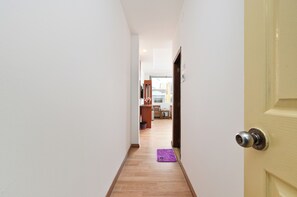 غرفة مزدوجة عائلية - سريران كبيران | مكتب وواي فاي مجانًا وملاءات أسرّة