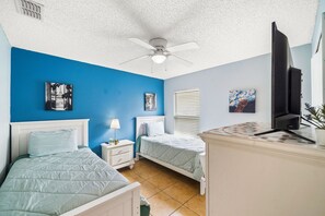 4 makuuhuonetta, silitysrauta/-lauta, Wi-Fi, vuodevaatteet