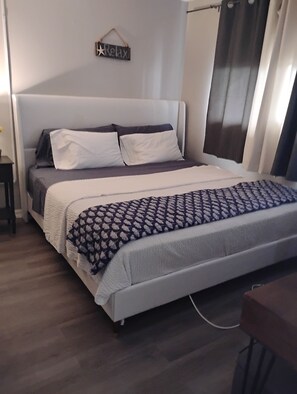 1 makuuhuone, silitysrauta/-lauta, Wi-Fi, vuodevaatteet