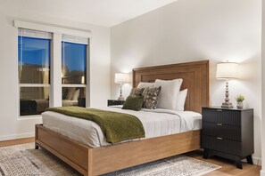 4 habitaciones, tabla de planchar con plancha y cuna de viaje