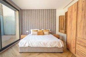 4 bedrooms, WiFi, bed sheets