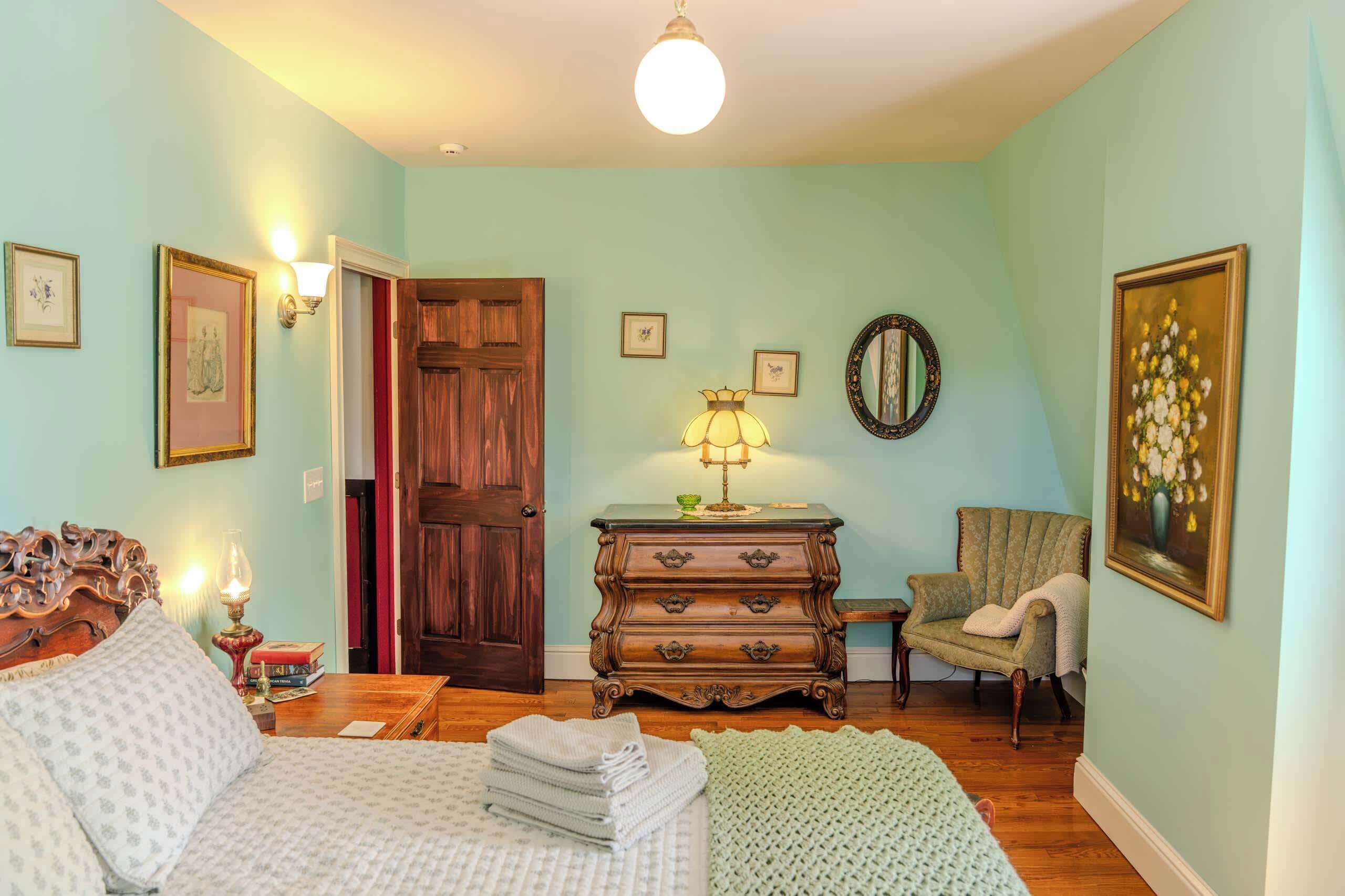 4 chambres, fer et planche à repasser, Wi-Fi gratuit, draps fournis