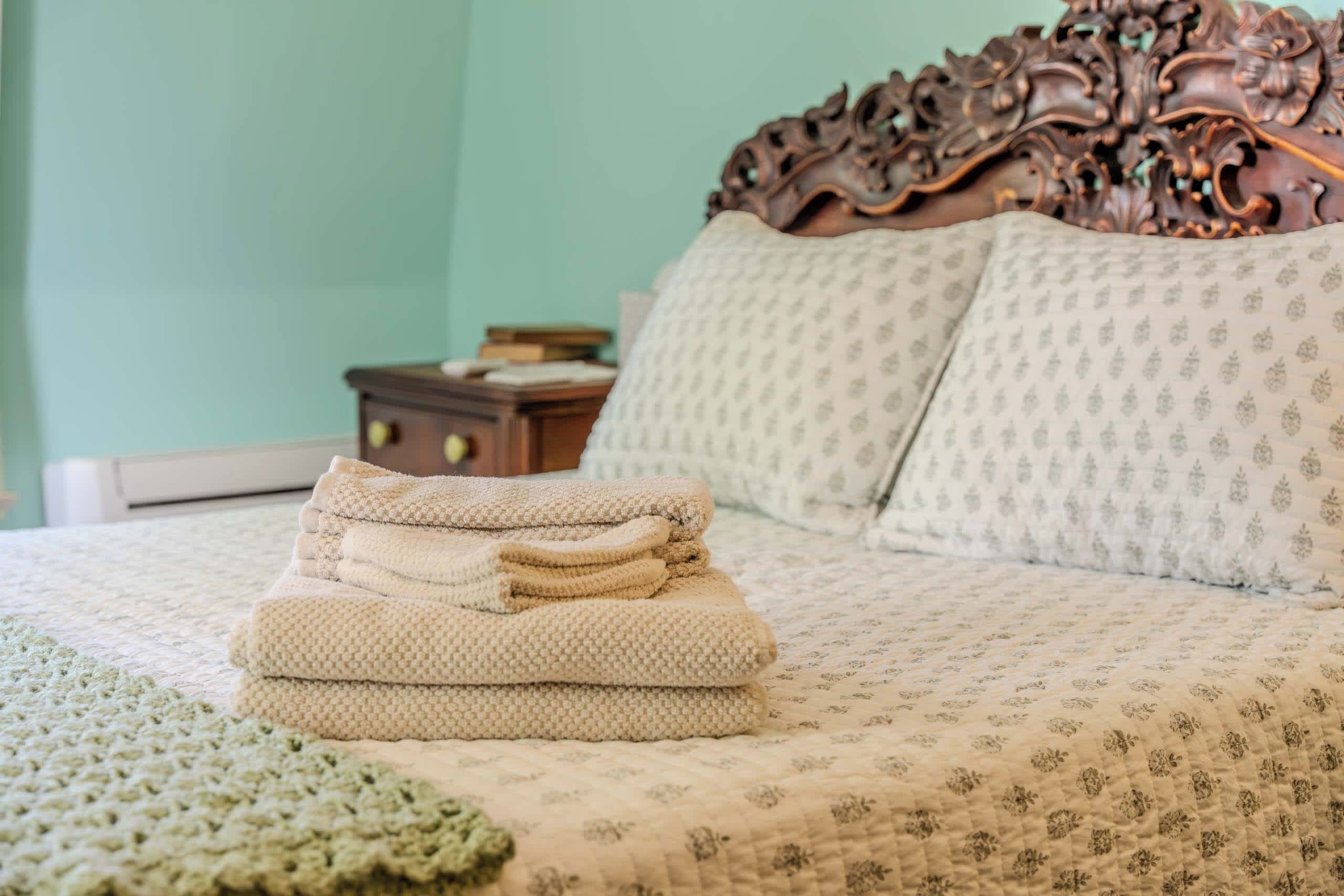 4 bedrooms, iron/ironing board, WiFi (free), bed sheets
