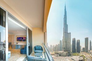 Estudio de lujo, balcón, vista a la ciudad | Vista del balcón