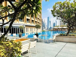 Outdoor pool - PVH - Studio - Emaar Fashion Ave (Dubai)