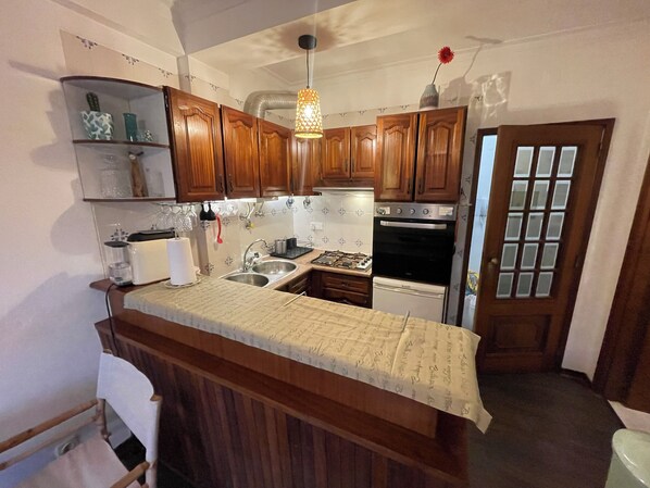 Microondas y placa de cocina