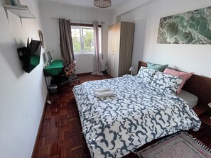 2 عدّة غرف نوم وواي فاي وملاءات أسرّة