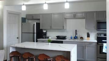 Micro-ondes, plaque de cuisson, lave-vaisselle