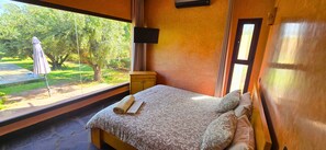 3 habitaciones, tabla de planchar con plancha, wifi y ropa de cama 